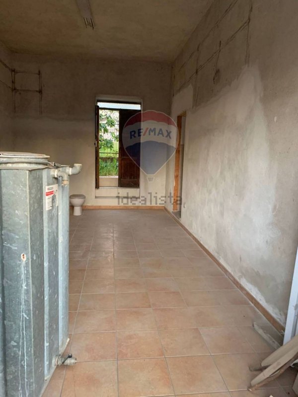 locale commerciale in affitto a Corigliano-Rossano