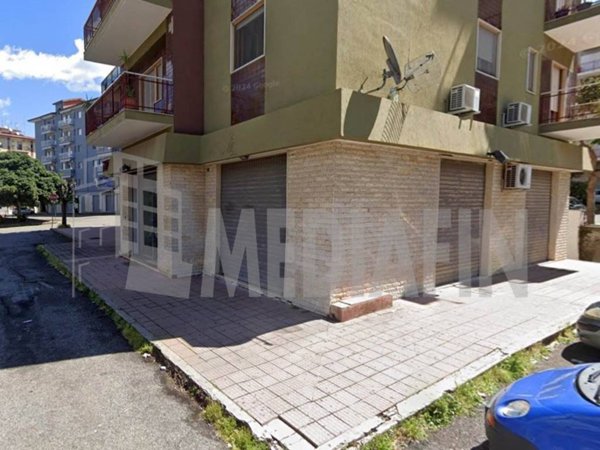 negozio in affitto a Corigliano-Rossano in zona Rossano Stazione