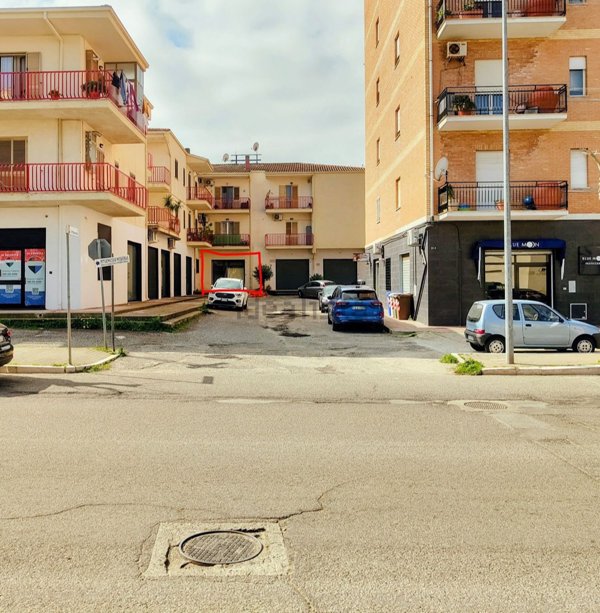 locale di sgombero in affitto a Corigliano-Rossano