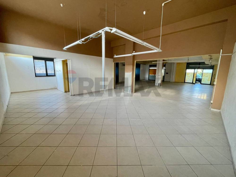 locale commerciale in affitto a Corigliano-Rossano in zona Corigliano Calabro