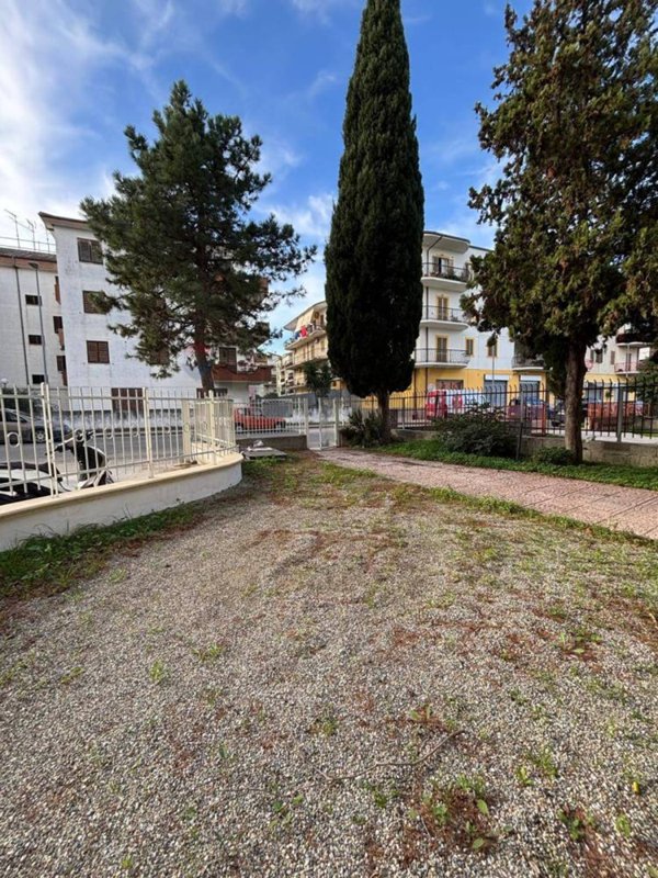 locale commerciale in affitto a Corigliano-Rossano in zona Corigliano Calabro