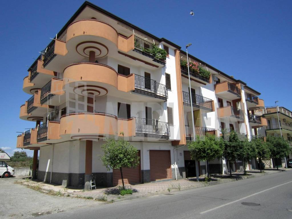 locale commerciale in affitto a Corigliano-Rossano in zona Fabrizio Piccolo