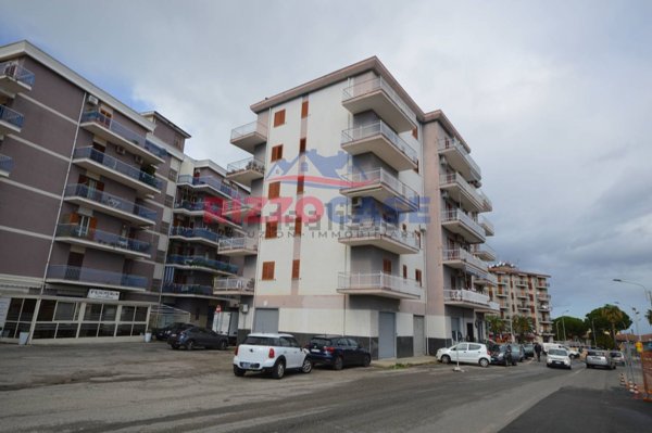 locale di sgombero in affitto a Corigliano-Rossano