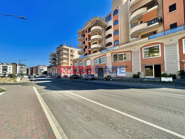 locale commerciale in affitto a Corigliano-Rossano in zona Piragineti