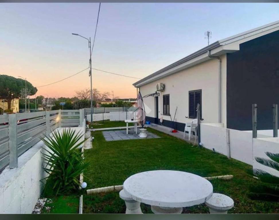 casa indipendente in affitto a Borgia