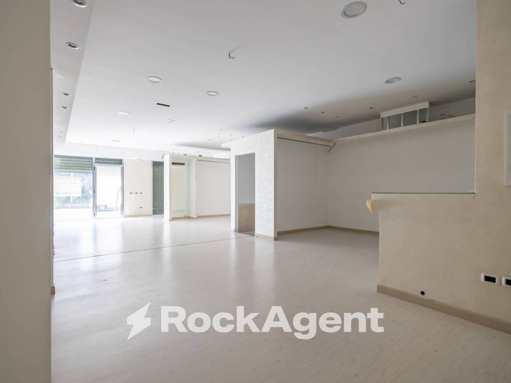 negozio in affitto a Borgia