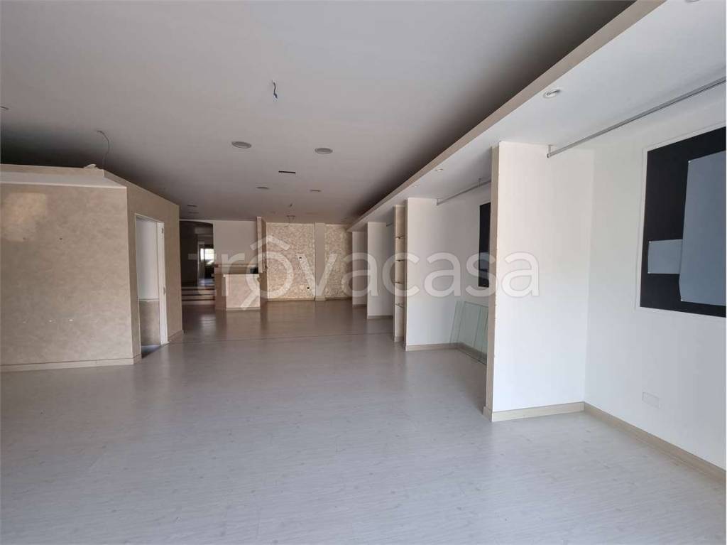 negozio in affitto a Borgia