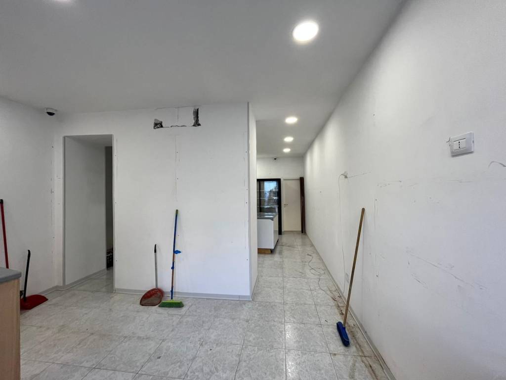 negozio in affitto a Catanzaro in zona Centro Città