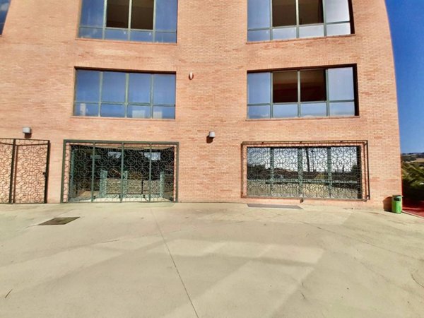 negozio in affitto a Catanzaro in zona Siano