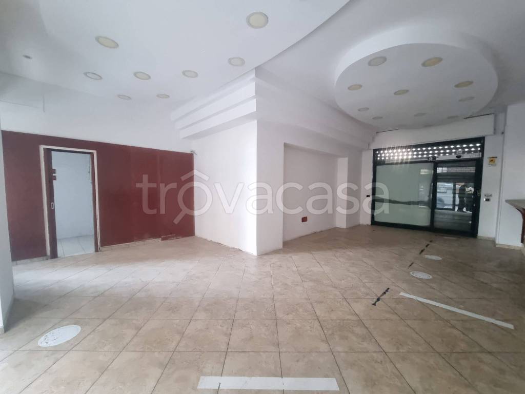 negozio in affitto a Catanzaro in zona Catanzaro Lido