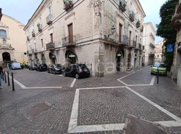 negozio in affitto a Catanzaro in zona Centro Città