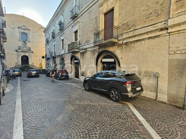 negozio in affitto a Catanzaro in zona Centro Città