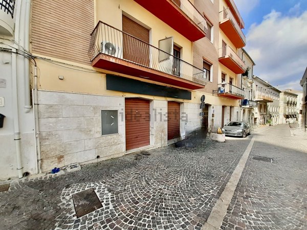 locale commerciale in affitto a Catanzaro in zona Centro Città