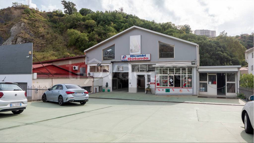 locale commerciale in affitto a Catanzaro in zona Santa Maria