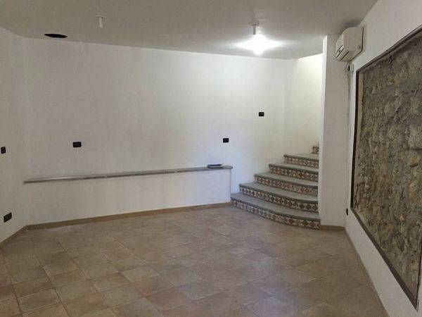 negozio in affitto a Catanzaro in zona Centro Città