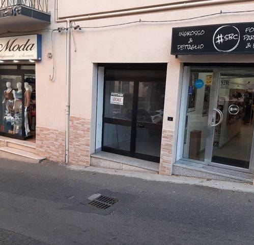 negozio in affitto a Catanzaro in zona Pontepiccolo