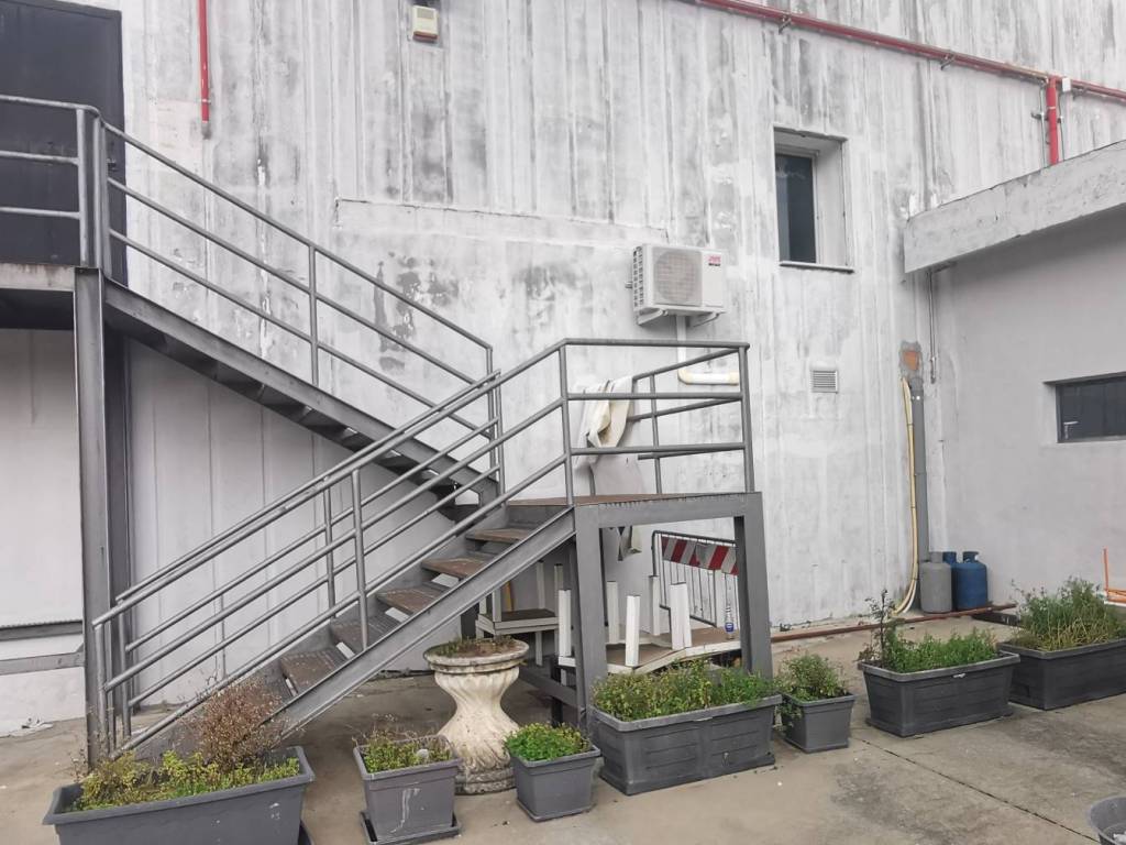 locale commerciale in affitto a Catanzaro in zona Santa Maria