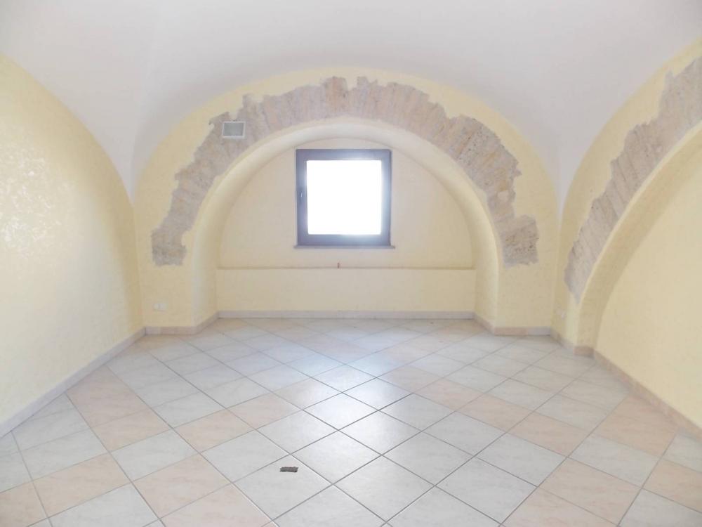 negozio in affitto a Catanzaro in zona Centro Città