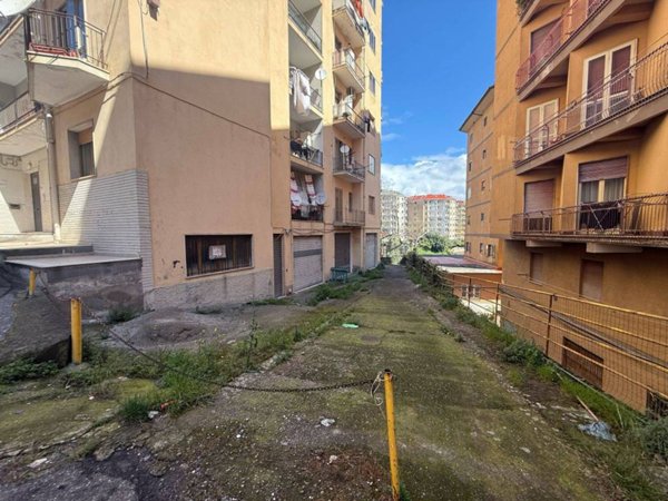 locale commerciale in affitto a Catanzaro in zona Centro Città
