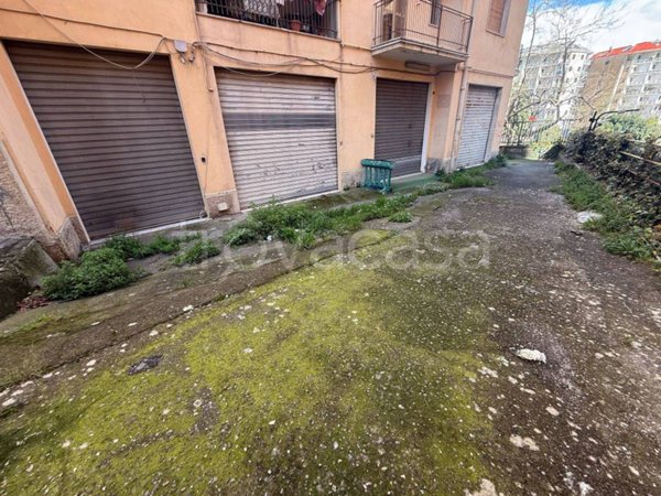 locale commerciale in affitto a Catanzaro in zona Pontepiccolo