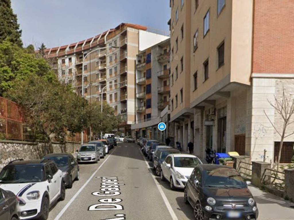 negozio in affitto a Catanzaro in zona Centro Città
