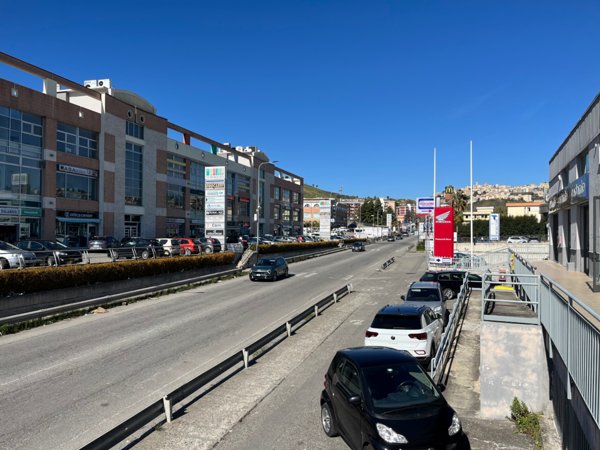 locale commerciale in affitto a Catanzaro