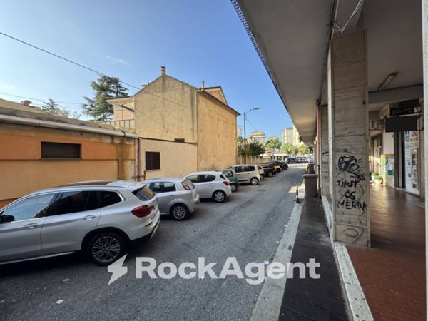 negozio in affitto a Catanzaro in zona Pontepiccolo