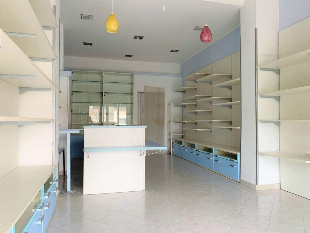 negozio in affitto a Catanzaro in zona Centro Città