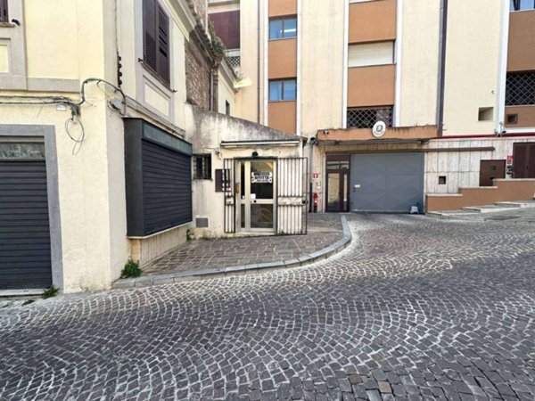 negozio in affitto a Catanzaro in zona Centro Città