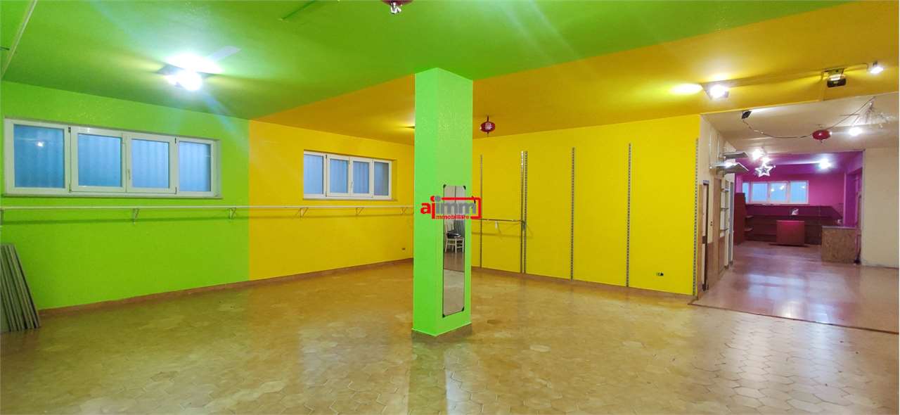 negozio in affitto a Catanzaro in zona Centro Città