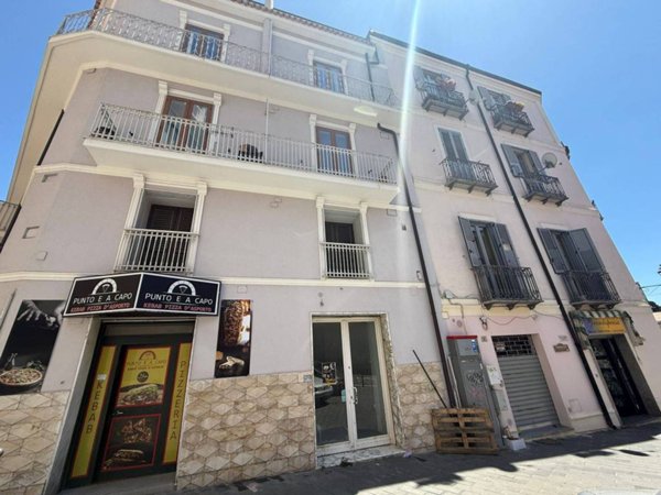 negozio in affitto a Catanzaro in zona Centro Città