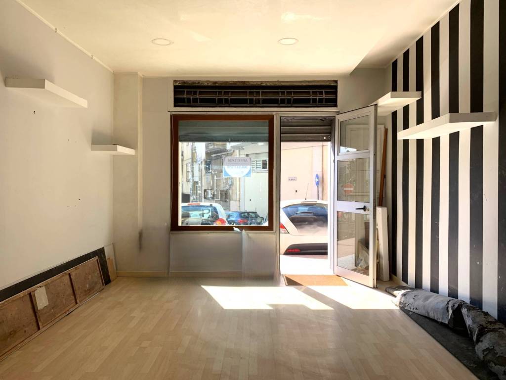 negozio in affitto a Catanzaro in zona Centro Città