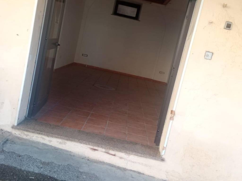 negozio in affitto a Catanzaro in zona Centro Città