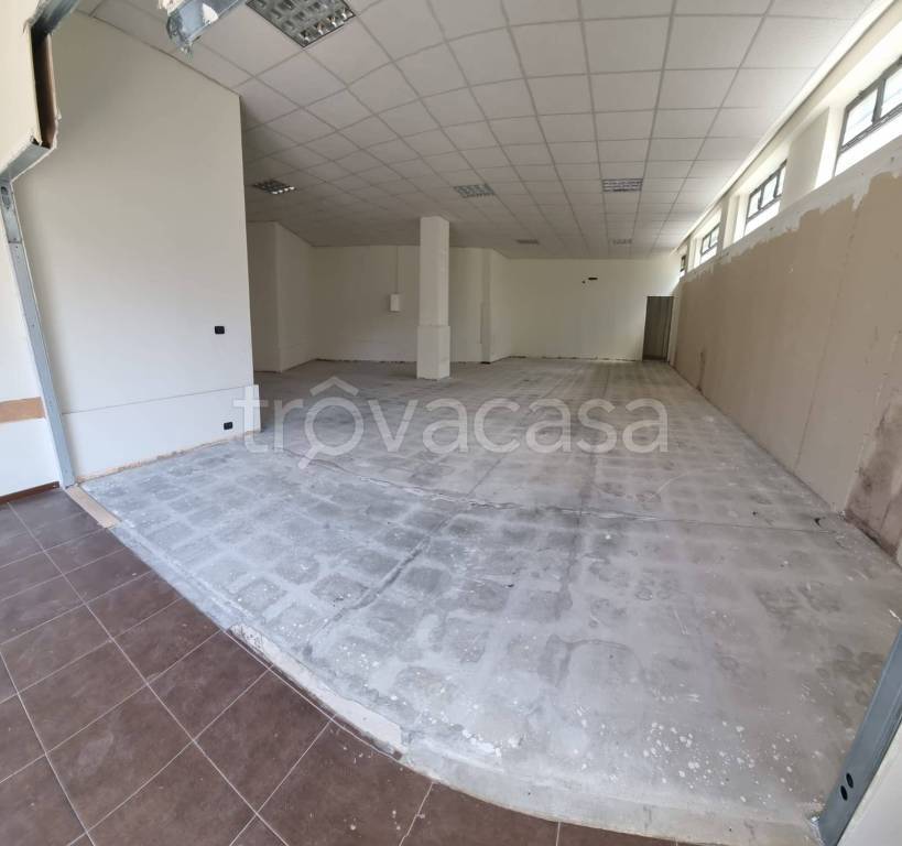 negozio in affitto a Catanzaro in zona Mater Domini