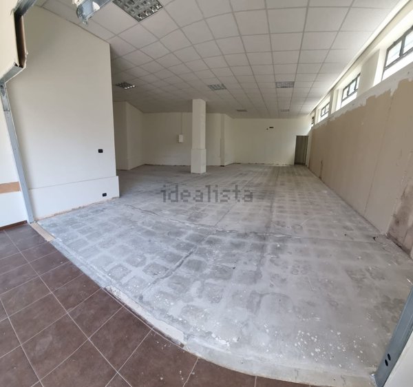 locale commerciale in affitto a Catanzaro in zona Mater Domini