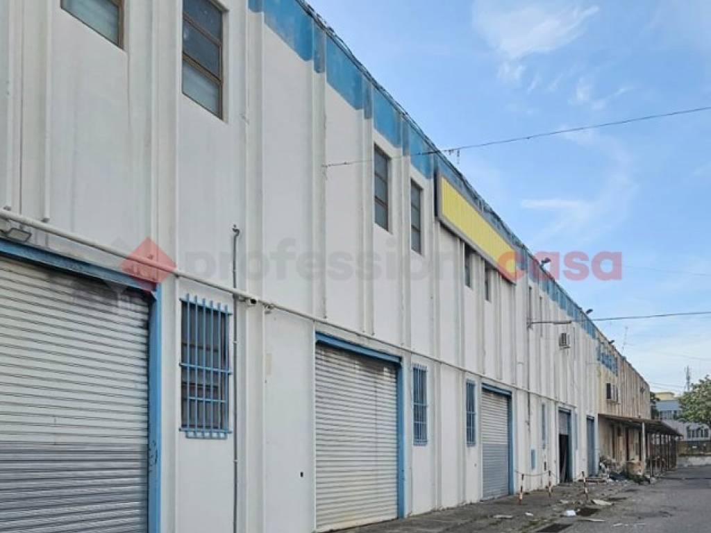 locale commerciale in affitto a Catanzaro in zona Santa Maria