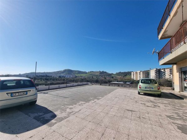 locale commerciale in affitto a Catanzaro in zona Centro Città