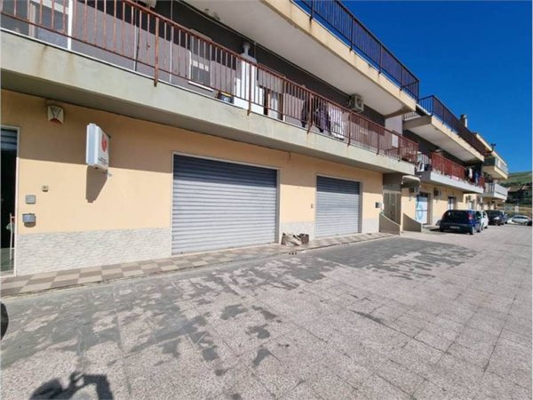 negozio in affitto a Catanzaro in zona Catanzaro Lido