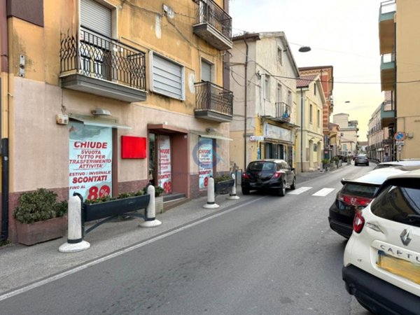 locale commerciale in affitto a Catanzaro in zona Centro Città