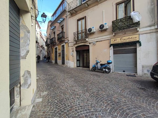 negozio in affitto a Catanzaro in zona Centro Città
