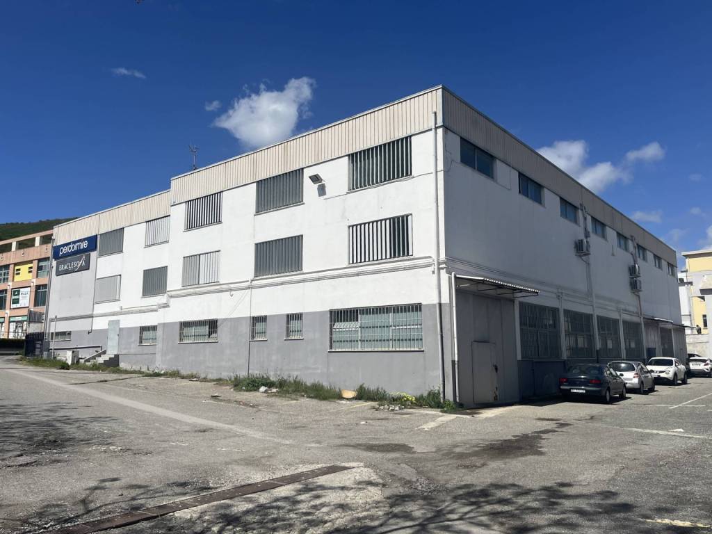 locale commerciale in affitto a Catanzaro in zona Santa Maria