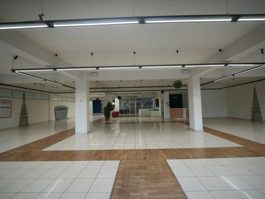 negozio in affitto a Catanzaro in zona Santa Maria