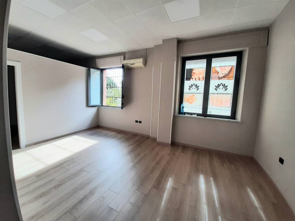 negozio in affitto a Catanzaro in zona Santa Maria