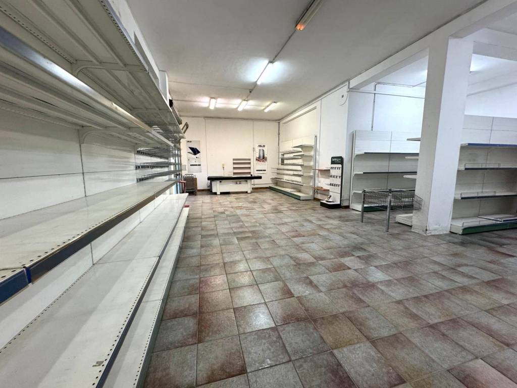 negozio in affitto a Catanzaro in zona Catanzaro Lido