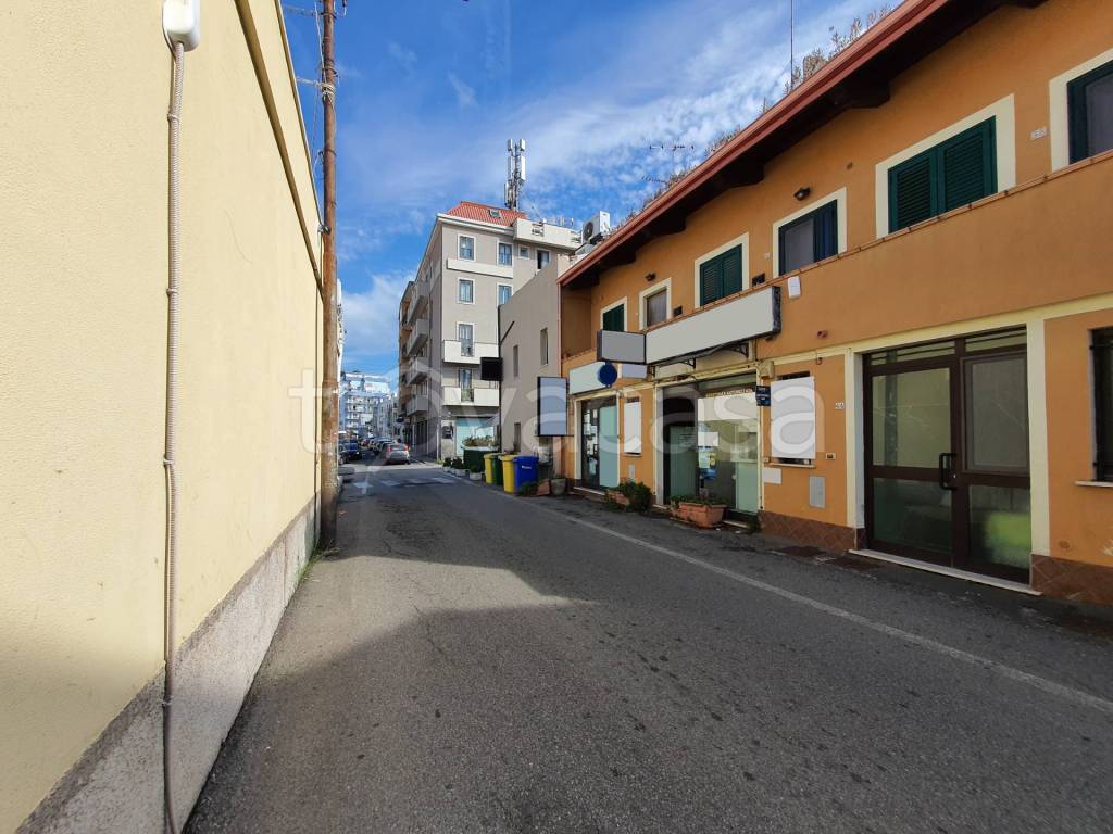 negozio in affitto a Catanzaro in zona Catanzaro Lido