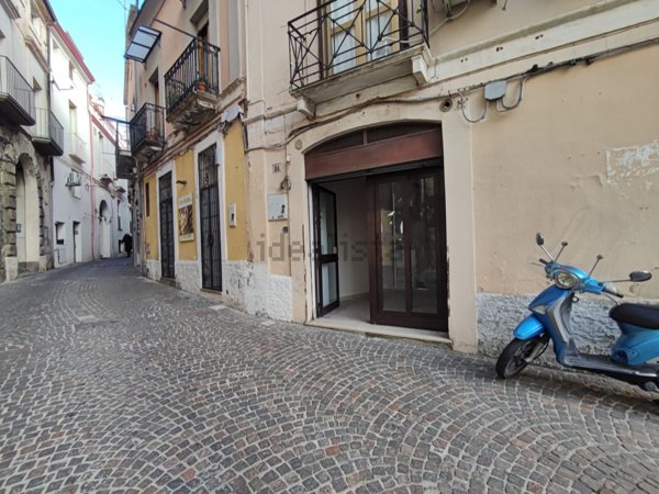 locale commerciale in affitto a Catanzaro in zona Centro Città