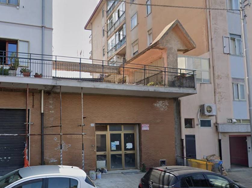 negozio in affitto a Catanzaro in zona Siano