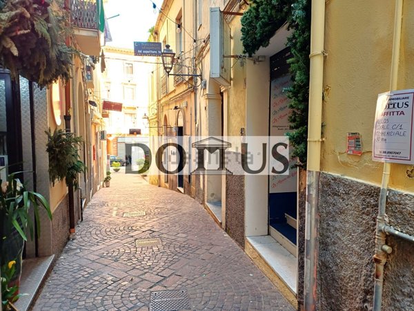 locale commerciale in affitto a Catanzaro in zona Centro Città