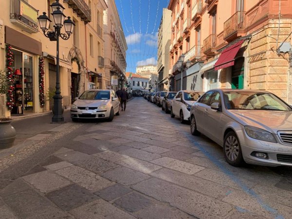 negozio in affitto a Catanzaro in zona Centro Città