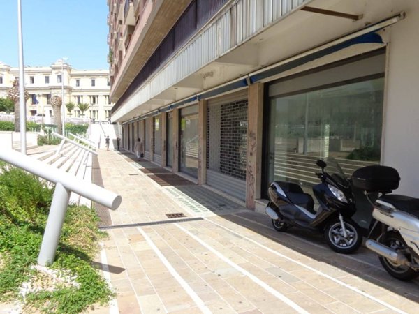 negozio in affitto a Catanzaro in zona Centro Città